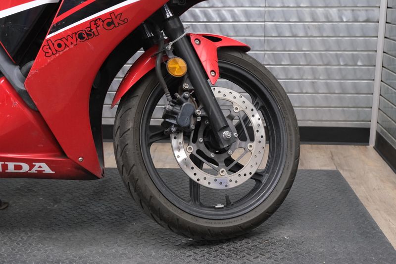 USED 2017 HONDA CBR300R Image 13