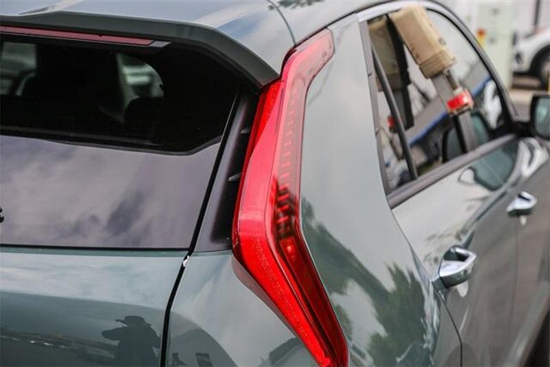 New 2025 Kia Niro SXImage 18