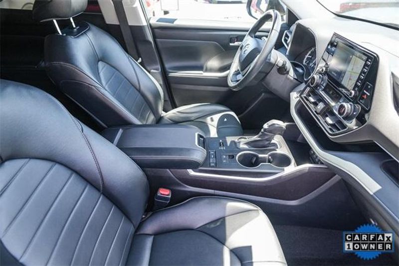 Used 2022 Toyota Highlander XLEImage 17