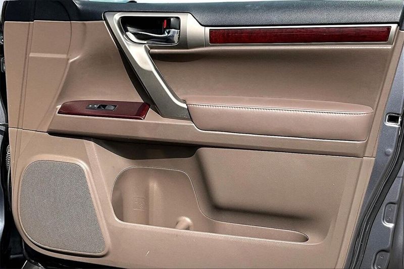 2016 Lexus GX 460 photo 22