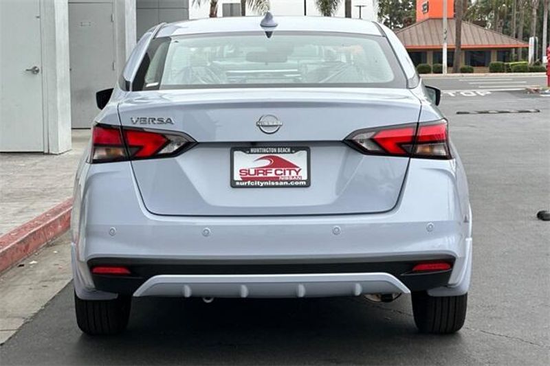New 2025 Nissan Versa 1.6 SVImage 4