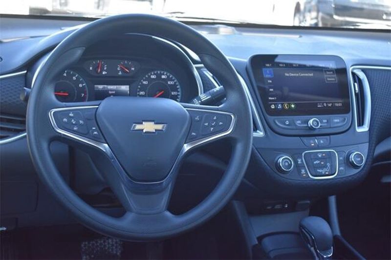2025 Chevrolet Malibu LSImage 17