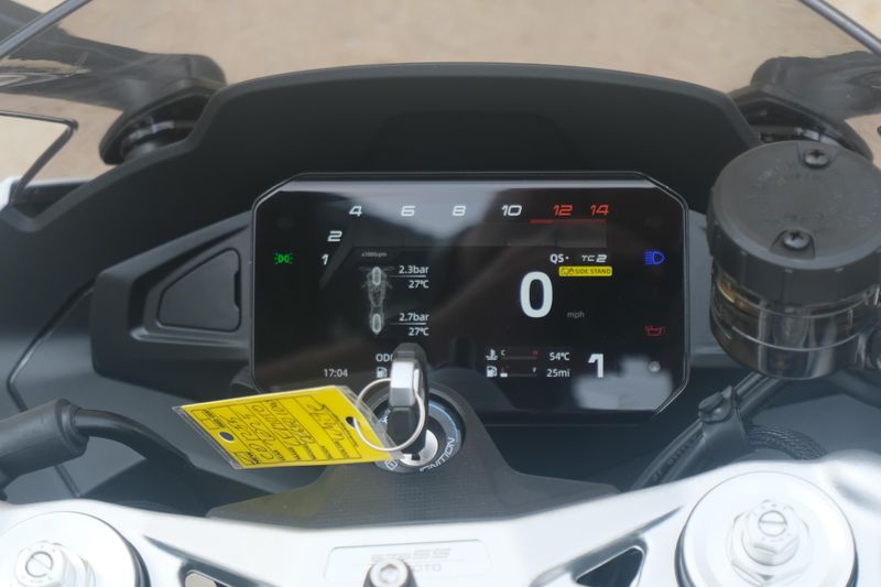 2025 CFMOTO 675SS NEBULA WHITE Image 10