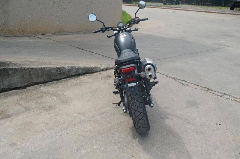 2025 Honda SCL 500 MATTE BLACK METALLIC Image 4