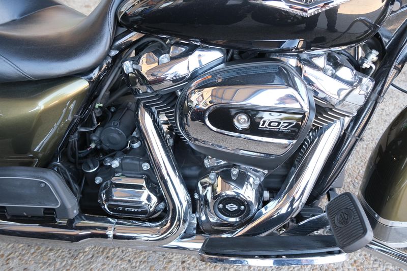 USED 2018 HARLEY ROAD KING Image 15