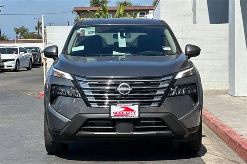 New 2025 Nissan Rogue SVImage 6