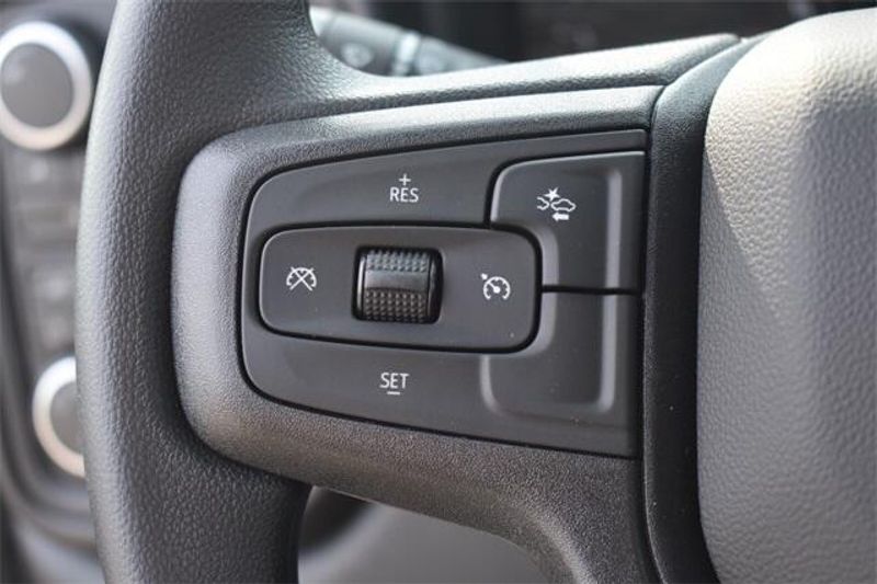 2025 Chevrolet Silverado 2500HD CustomImage 28