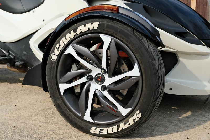 USED 2014 CAN-AM RD SPYDER RS S 991 Image 11