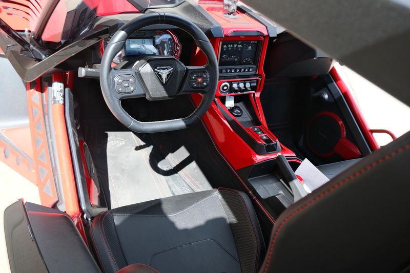 2020 Polaris SLINGSHOT R BLACK AND RED Image 22