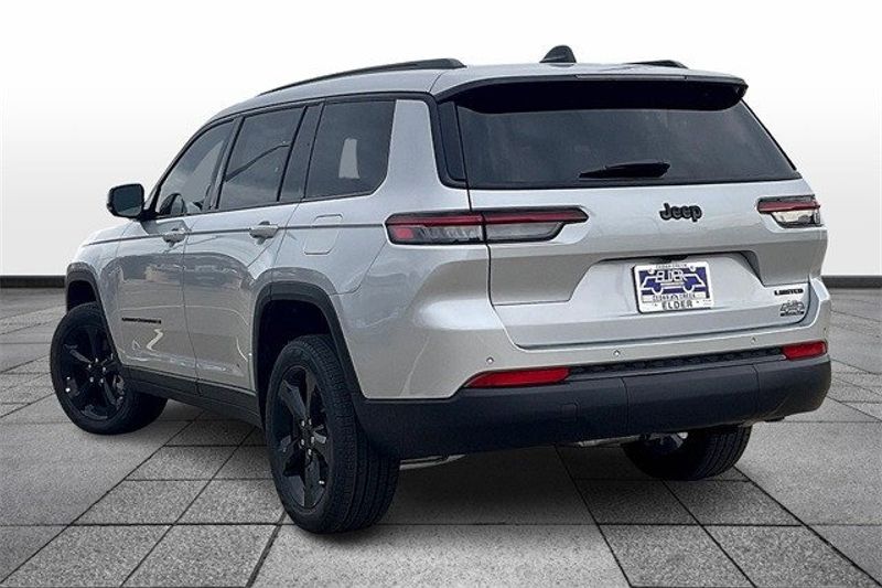 2024 Jeep Grand Cherokee L Limited 4x2Image 3