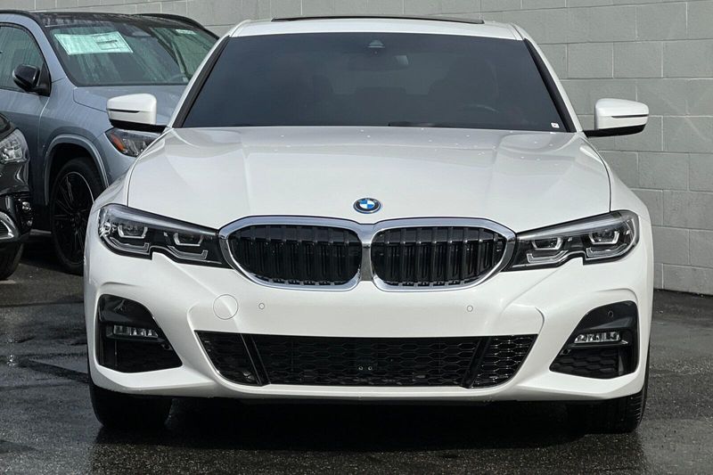 2022 BMW 3 Series 330e iPerformanceImage 6