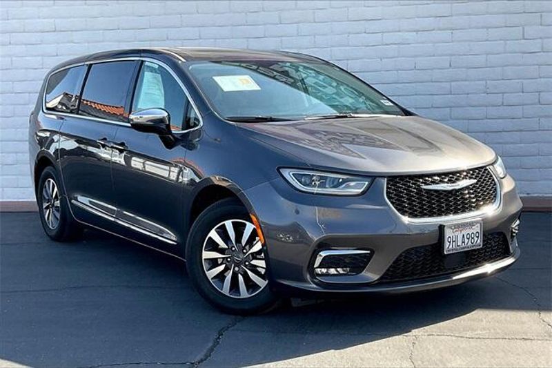 2023 Chrysler Pacifica Hybrid LimitedImage 12