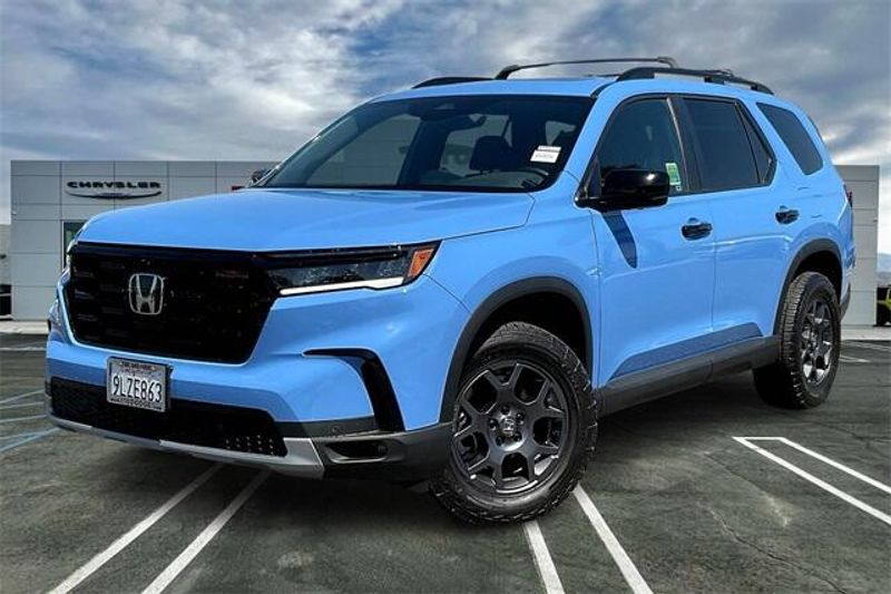 Used 2025 Honda Pilot TrailSportImage 1