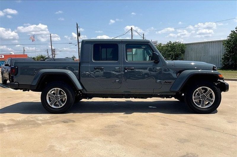 2024 Jeep Gladiator Sport S 4x4Image 16