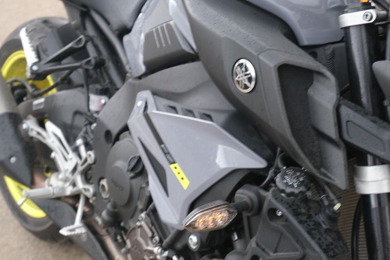 2017 Yamaha FZ10 GRAY Image 18