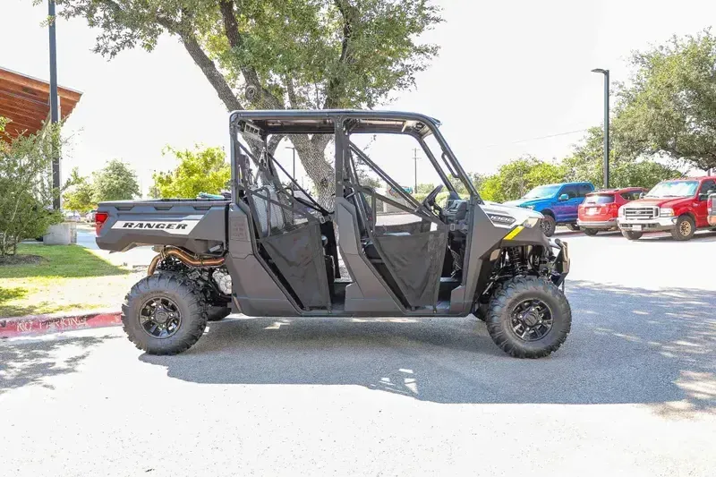 NEW 2026 POLARIS RANGER CREW 1000 PREMIUM Image 3