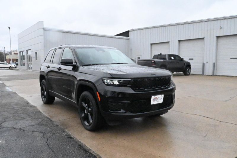 2025 Jeep Grand Cherokee Altitude XImage 2