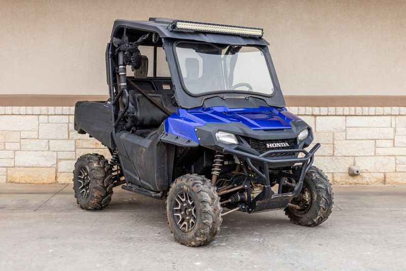 2017 HONDA Pioneer 700 Deluxe in a BLUE exterior color. Family PowerSports (877) 886-1997 familypowersports.com 