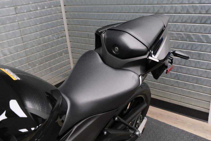 NEW 2026 YAMAHA YZFR3 ABS Image 15