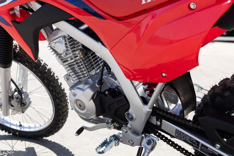 2025 Honda CRF125F BIG WHEEL RED Image 7