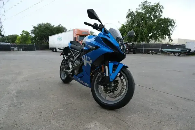 NEW 2026 SUZUKI GSX 8R Image 1