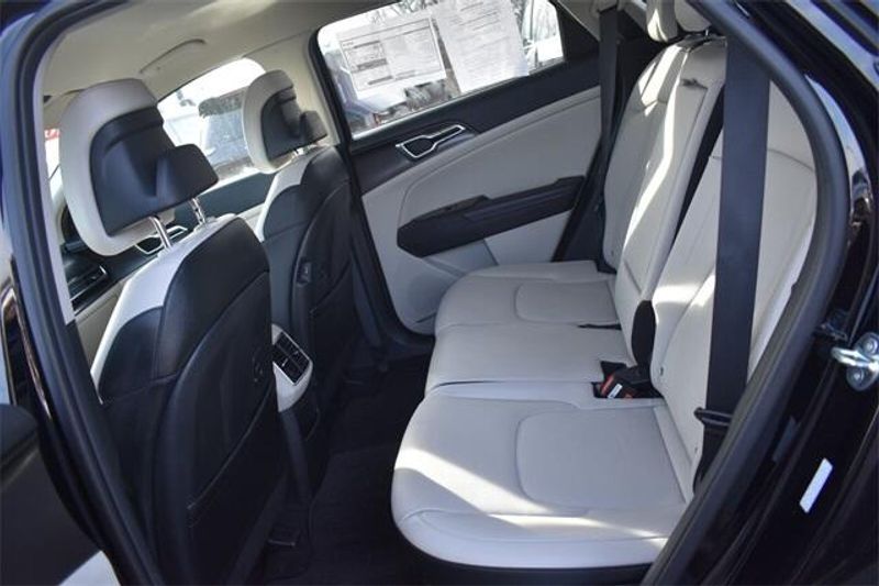 New 2025 Kia Sportage EXImage 17