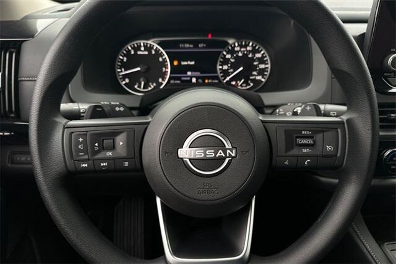 New 2025 Nissan Pathfinder SImage 21