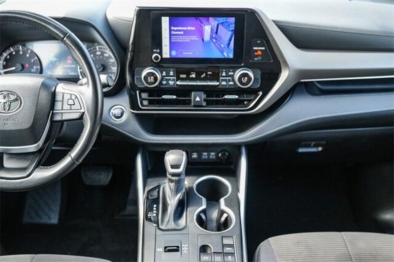 2023 Toyota Highlander LEImage 14