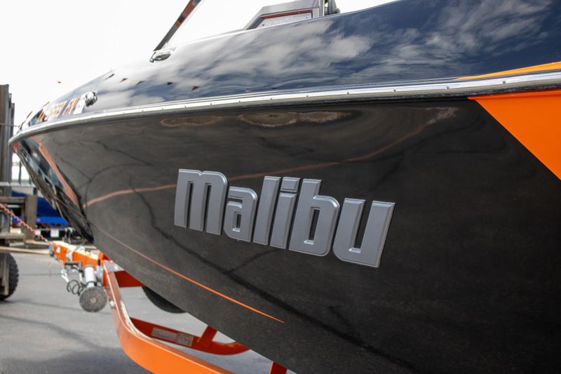 USED 2020 MALIBU 24 MXZ Image 8