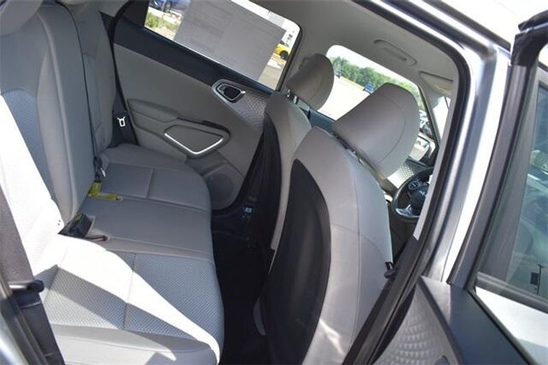New 2025 Kia Soul LXImage 13