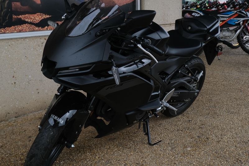 2025 Yamaha YZFR3 ABS MATTE STEALTH BLACK Image 11