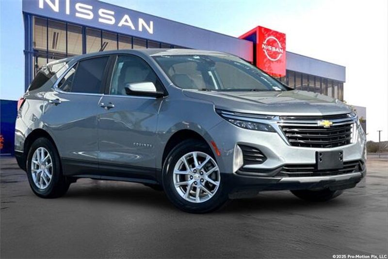 Used 2023 Chevrolet Equinox LTImage 2
