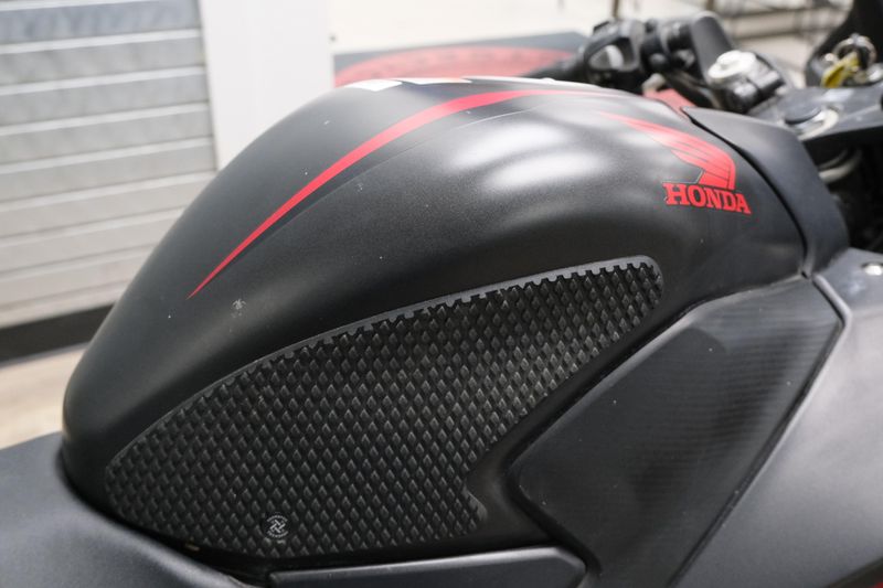 USED 2021 HONDA CBR300R Image 13