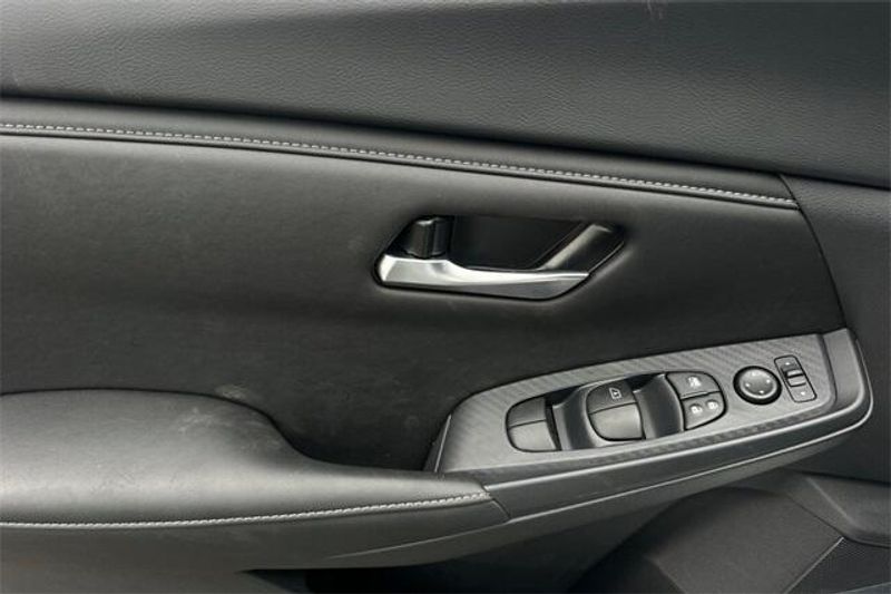 New 2025 Nissan Sentra SVImage 8