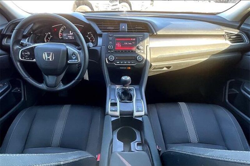 2018 Honda Civic LXImage 15