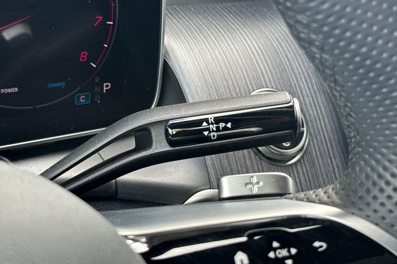 Used 2025 Mercedes-Benz GLC 300Image 25