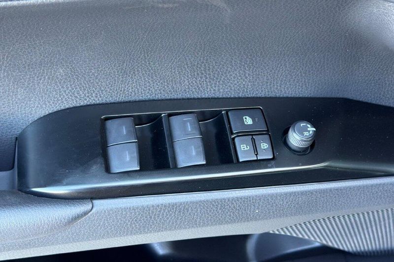 New 2026 Toyota Camry SEImage 11