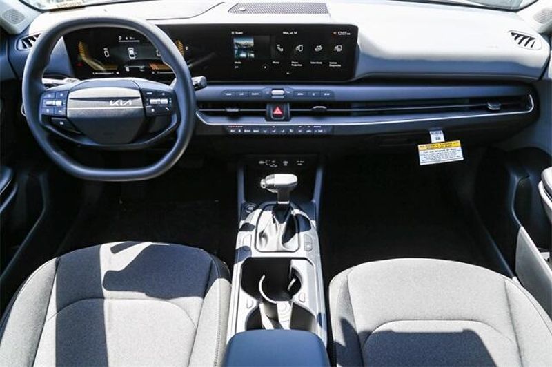 New 2025 Kia K4 LXSImage 5