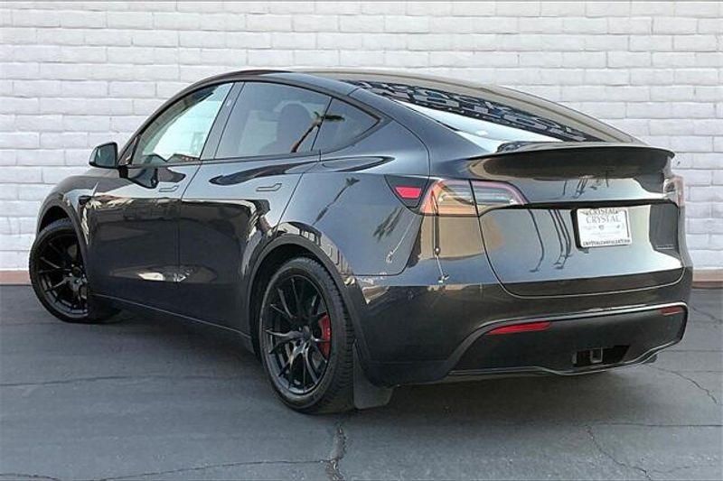 2024 Tesla Model Y PerformanceImage 10