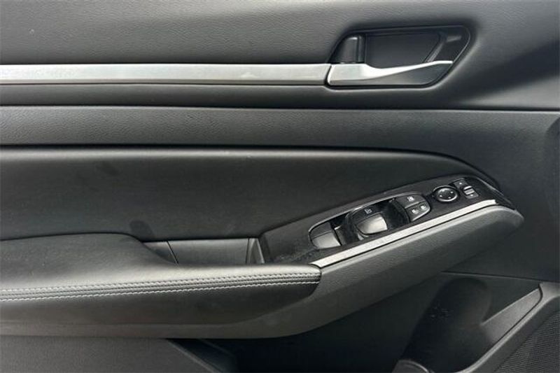 2023 Nissan Altima 2.5 SVImage 9