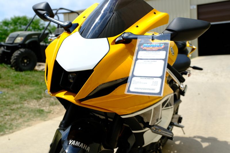 2025 Yamaha YZFR7 MATTE RAVEN BLACK Image 16