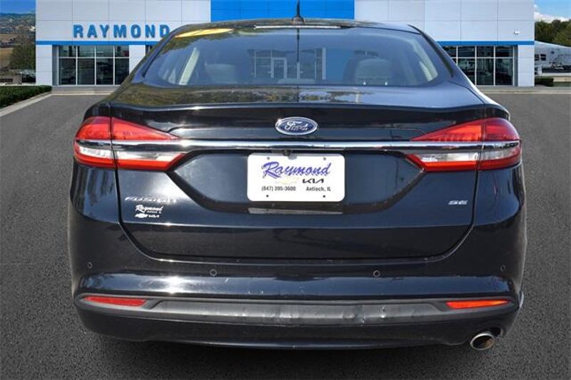 2017 Ford Fusion SEImage 4