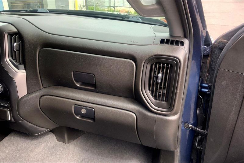 2022 Chevrolet Silverado 1500 Custom photo 15