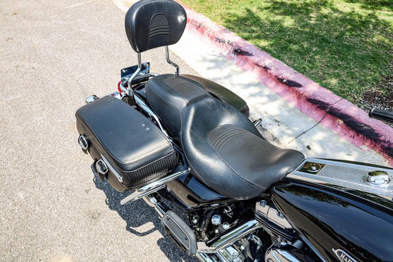 2007 HARLEY ROAD KING CLASSIC  BLACK Image 16