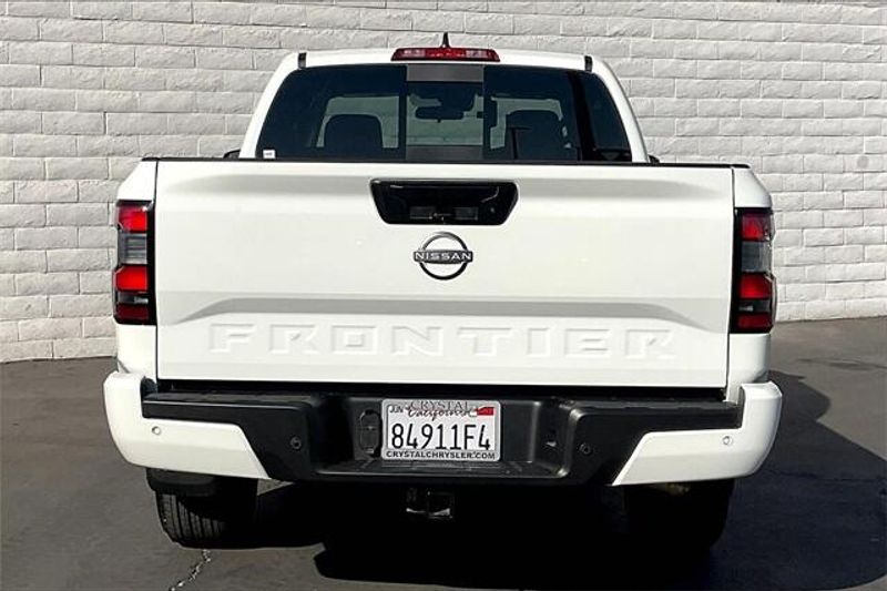 Used 2025 Nissan Frontier SVImage 3