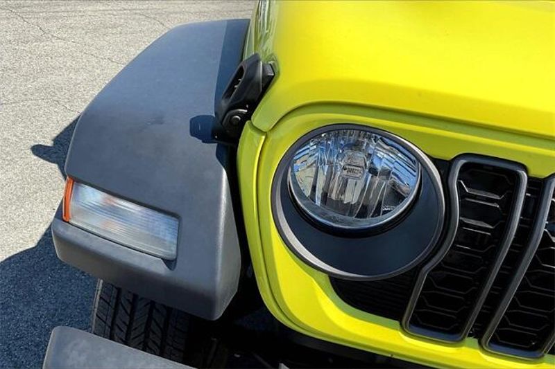 2024 Jeep Gladiator Sport photo 24