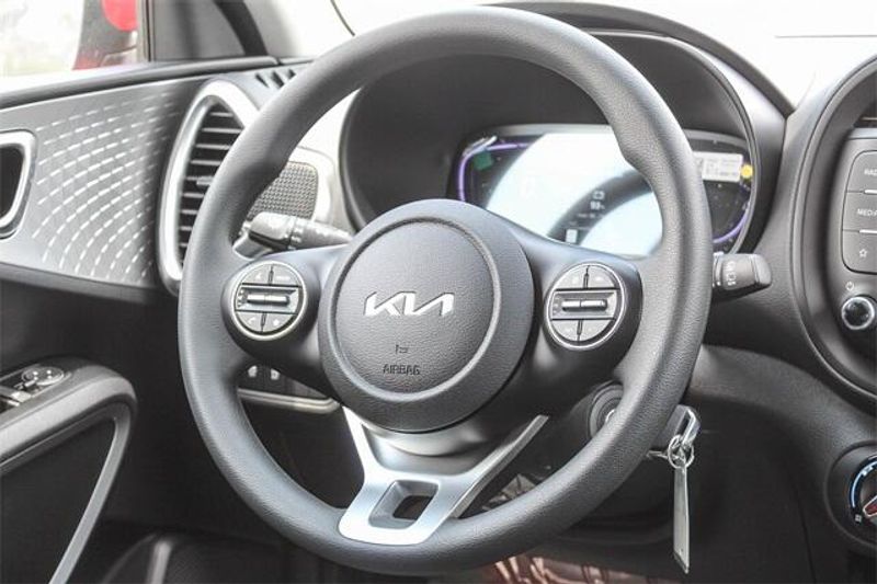New 2025 Kia Soul LXImage 31