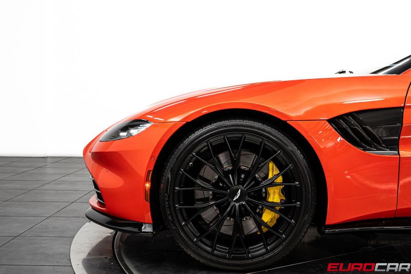 2022 Aston Martin Vantage Roadster *SPECIAL FACTORY PAINT * IMMACULATE CONDITION*Image 16
