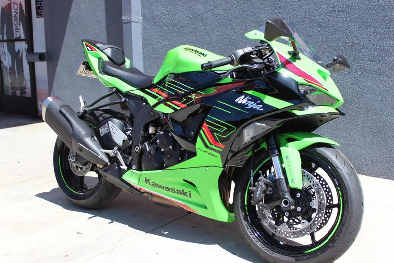 2024 Kawasaki Ninja�� ZX���-6R ABS Image 5