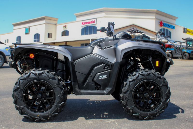 2025 Can-Am OUTLANDER XT 700 PLATINUM SATIN Image 2